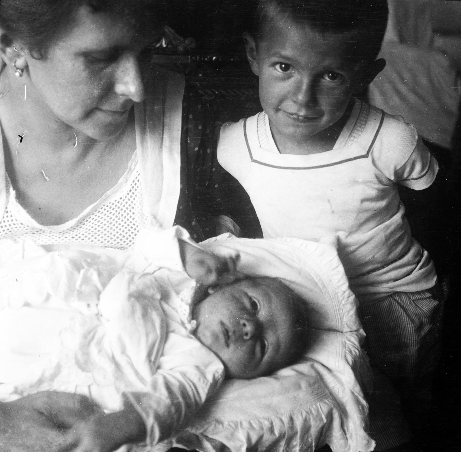 1916, Urbánné dr. Lux Judit, Lux Gyula, csecsemő, hárman, képarány: négyzetes, Fortepan #294600