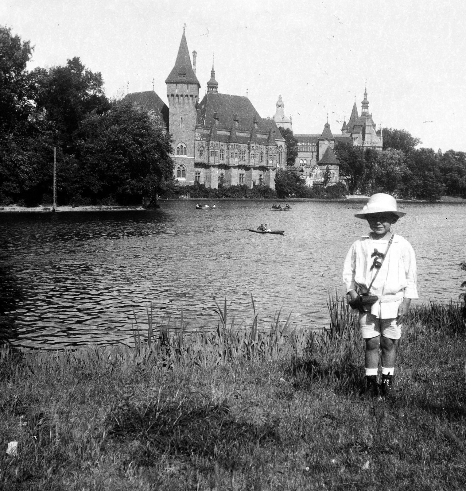 1916, Urbánné dr. Lux Judit, Lux Gyula, kisfiú, vízpart, képarány: négyzetes, Fortepan #294607