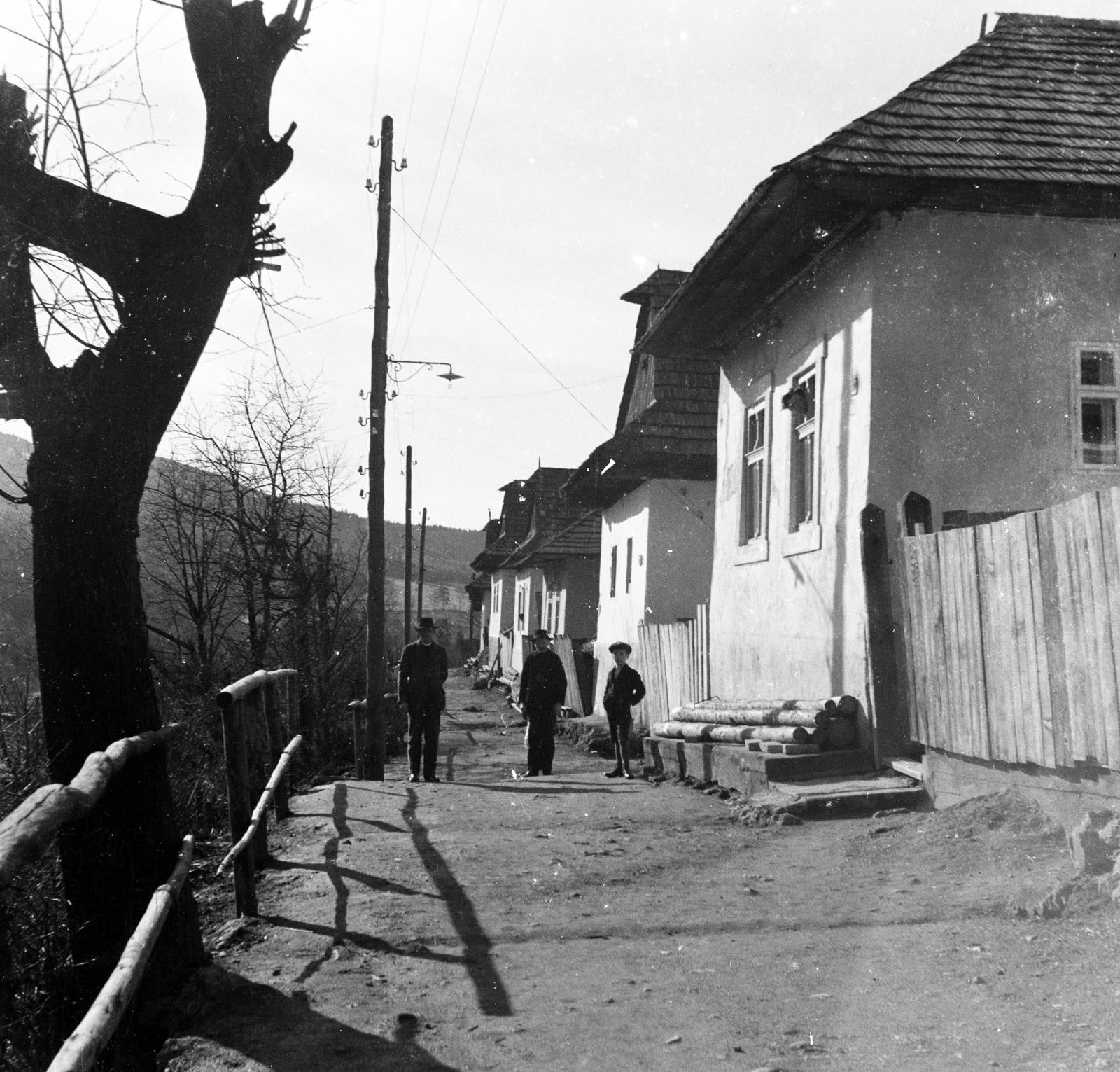 1916, Urbánné dr. Lux Judit, Lux Gyula, korlát, földút, képarány: négyzetes, népi építészet, Fortepan #294608