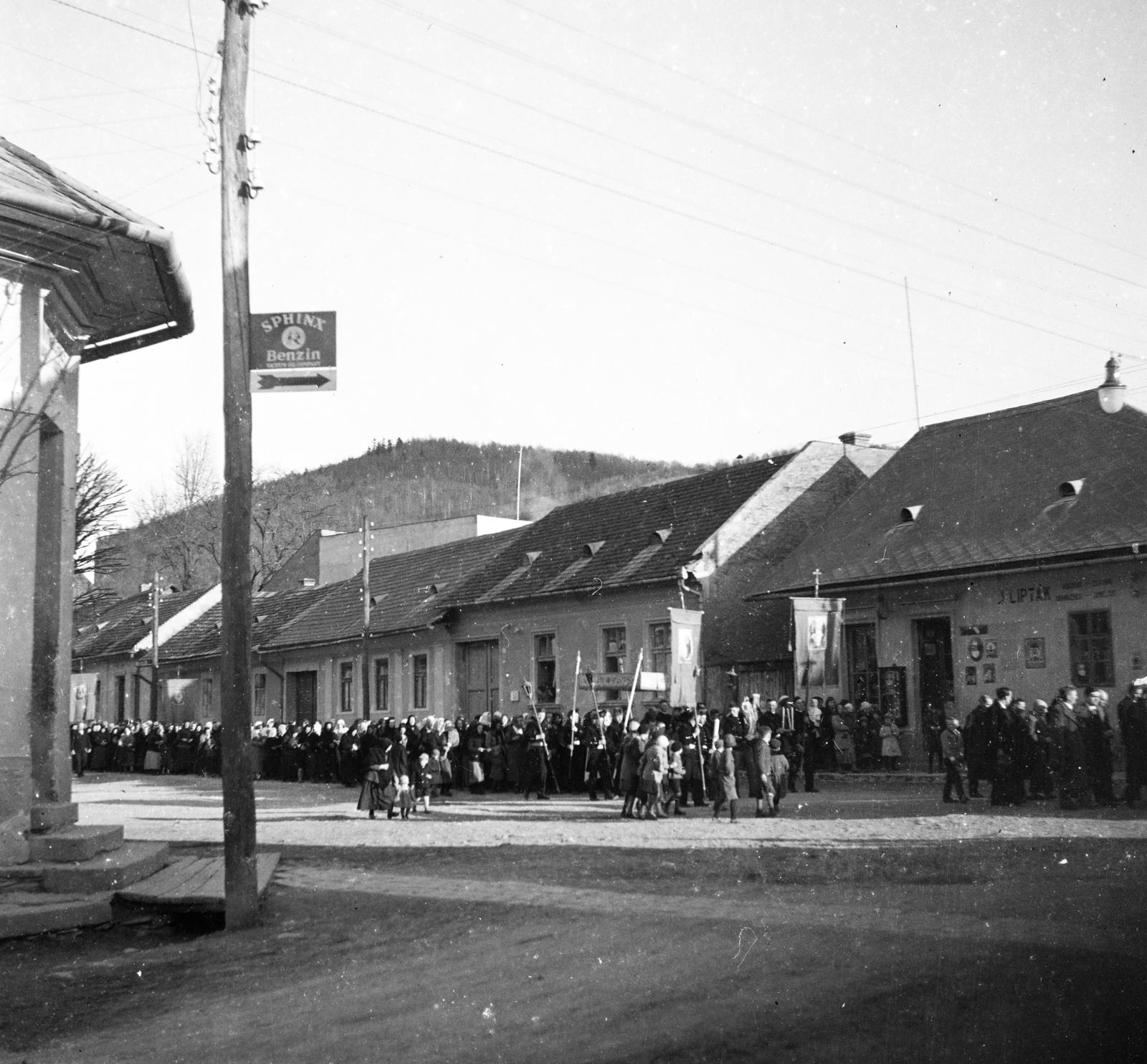 Szlovákia, Dobsina, Jarková ulica, körmenet., 1924, Urbánné dr. Lux Judit, Lux Gyula, Fortepan #294613