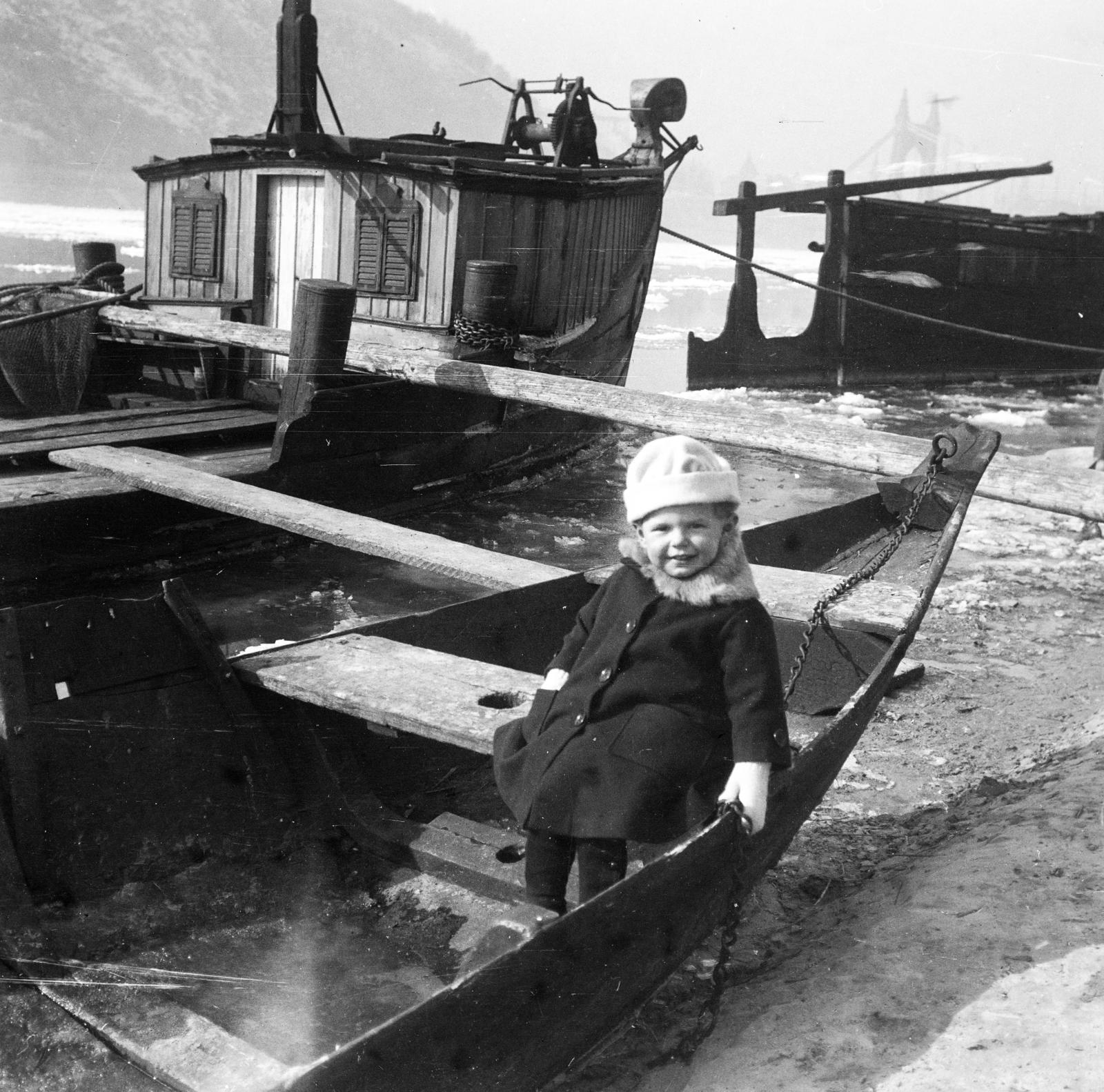 1915, Urbánné dr. Lux Judit, Lux Gyula, ladik, sapka, kisfiú, télikabát, bőgőshajó, Fortepan #294664