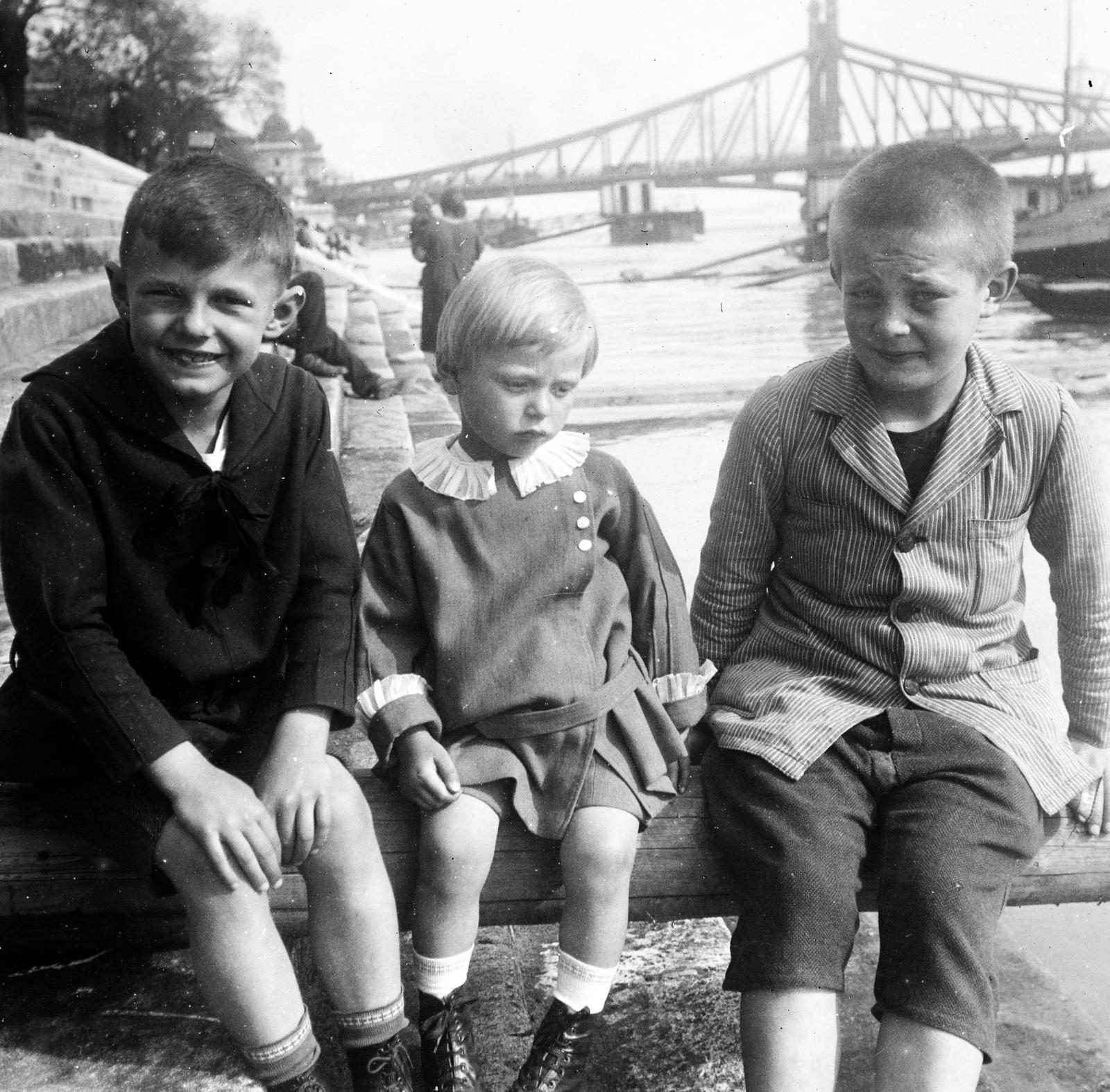 1918, Urbánné dr. Lux Judit, three people, smile, kids, photo aspect ratio: square, Fortepan #294670
