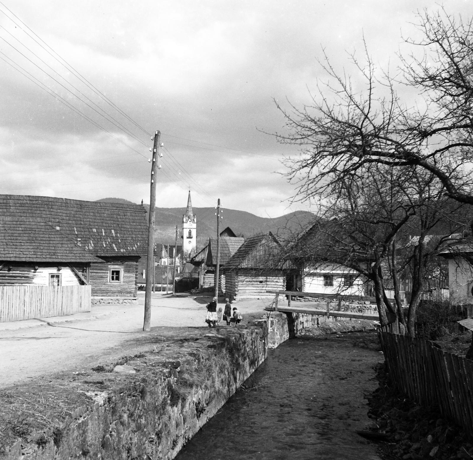 Slovakia, Dobšiná, előtérben a Turecká ulica és a Sajó, a távolban az evangélikus templom., 1929, Urbánné dr. Lux Judit, Fortepan #294674