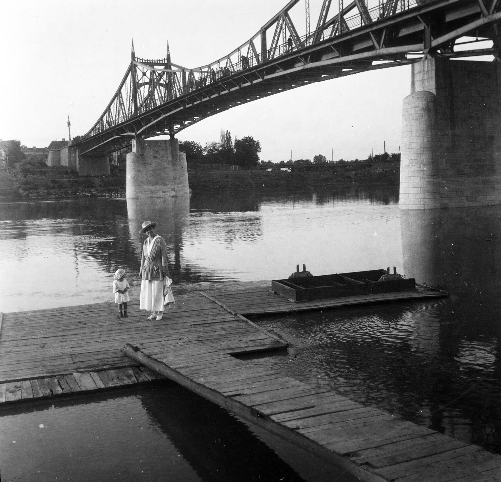 Magyarország, Szolnok, Tisza híd., 1916, Urbánné dr. Lux Judit, Lux Gyula, Best of, képarány: négyzetes, palló, híd, Tisza, folyó, Fortepan #294683