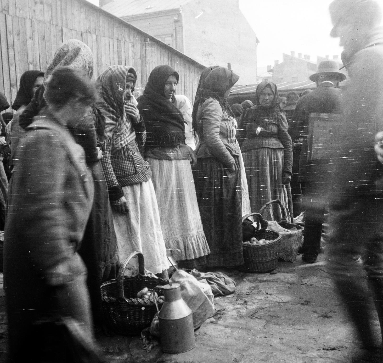 1916, Urbánné dr. Lux Judit, Lux Gyula, fejkendő, kofa, képarány: négyzetes, Fortepan #294687