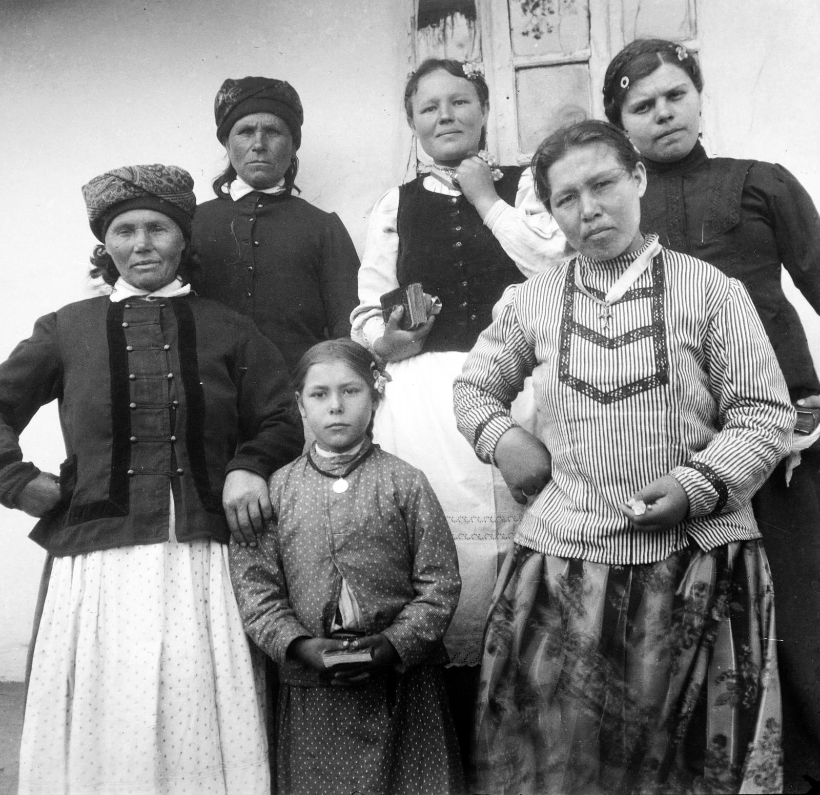 1916, Urbánné dr. Lux Judit, Lux Gyula, nők, képarány: négyzetes, népviselet, Fortepan #294690