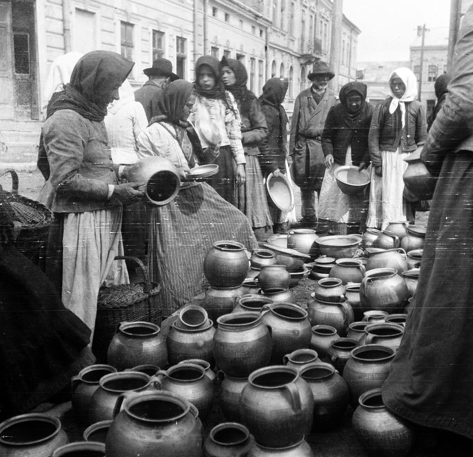 1916, Urbánné dr. Lux Judit, Lux Gyula, kerámia, népviselet, piac, Fortepan #294691