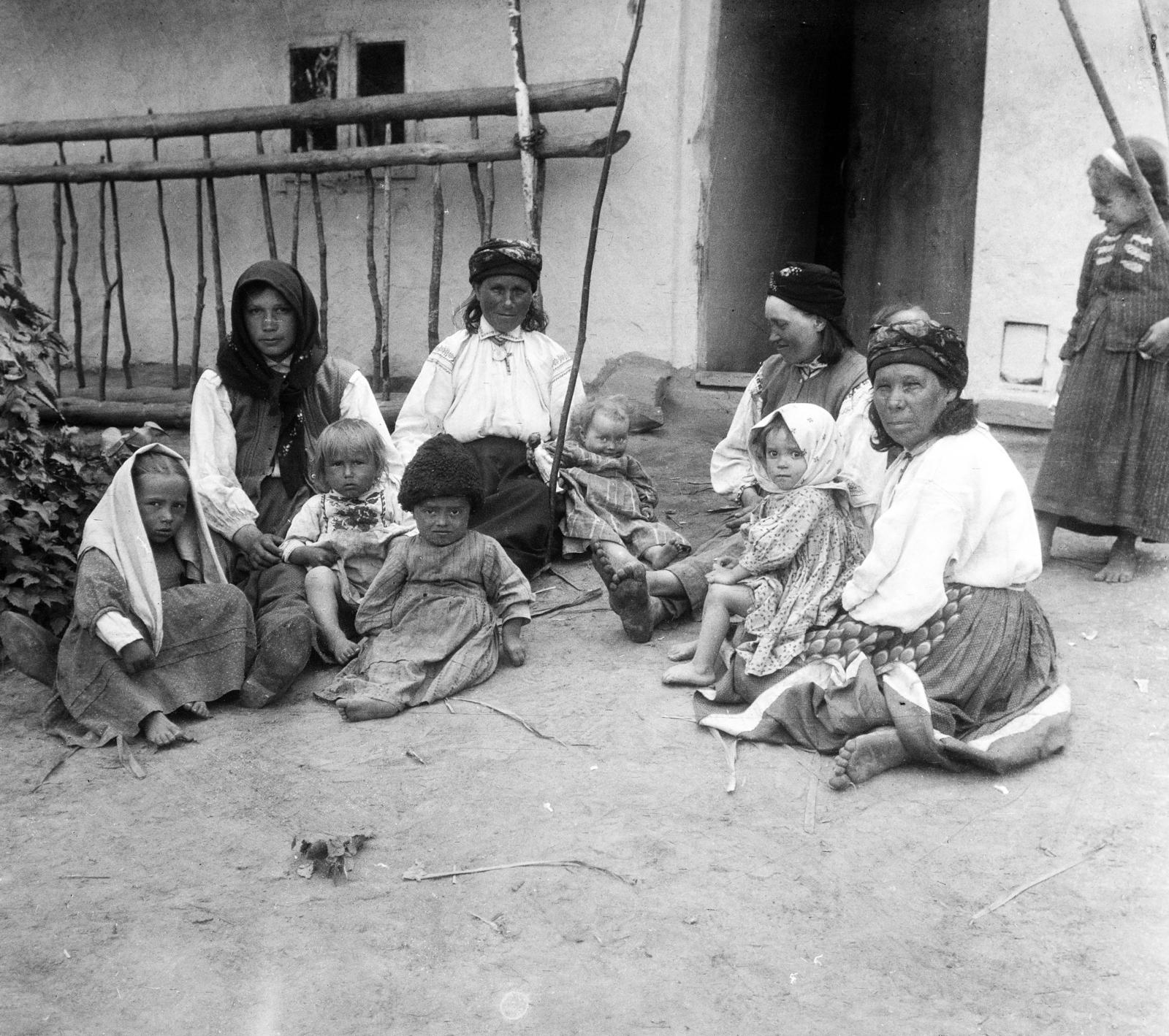 1916, Urbánné dr. Lux Judit, folk costume, barefoot, Rusyns folk costume, Fortepan #294696