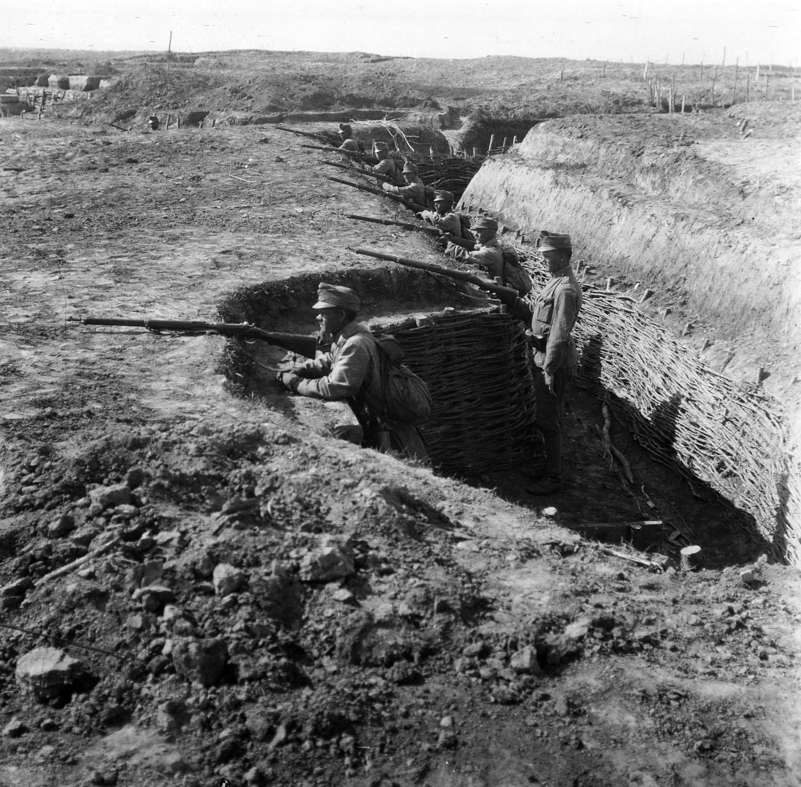 1917, Urbánné dr. Lux Judit, photo aspect ratio: square, trench, gun, First World War, Fortepan #294713