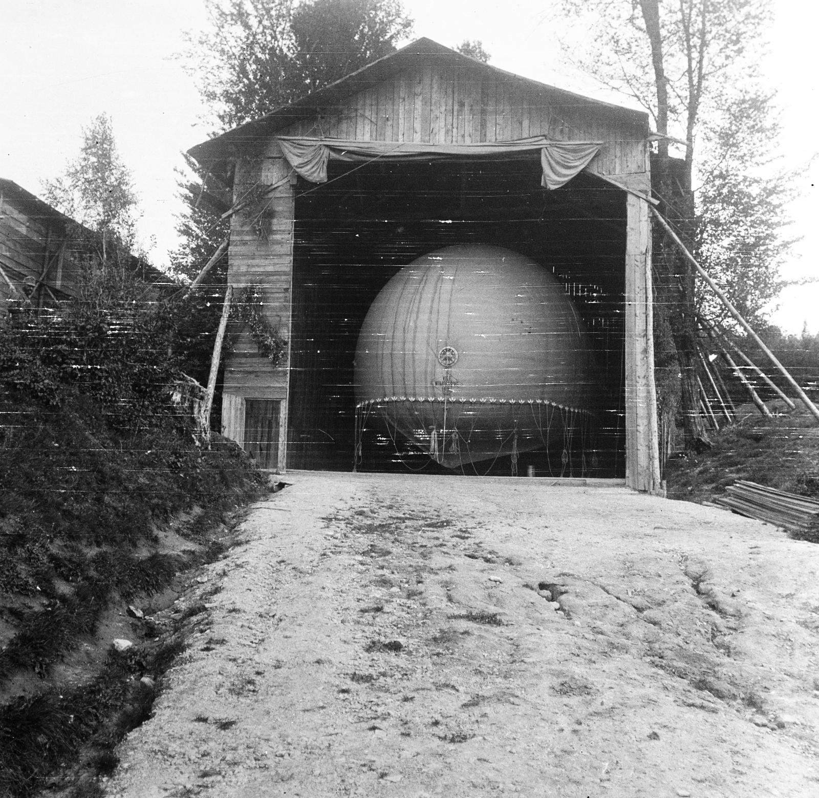 1917, Urbánné dr. Lux Judit, Lux Gyula, léggömb, hangár, első világháború, Fortepan #294714