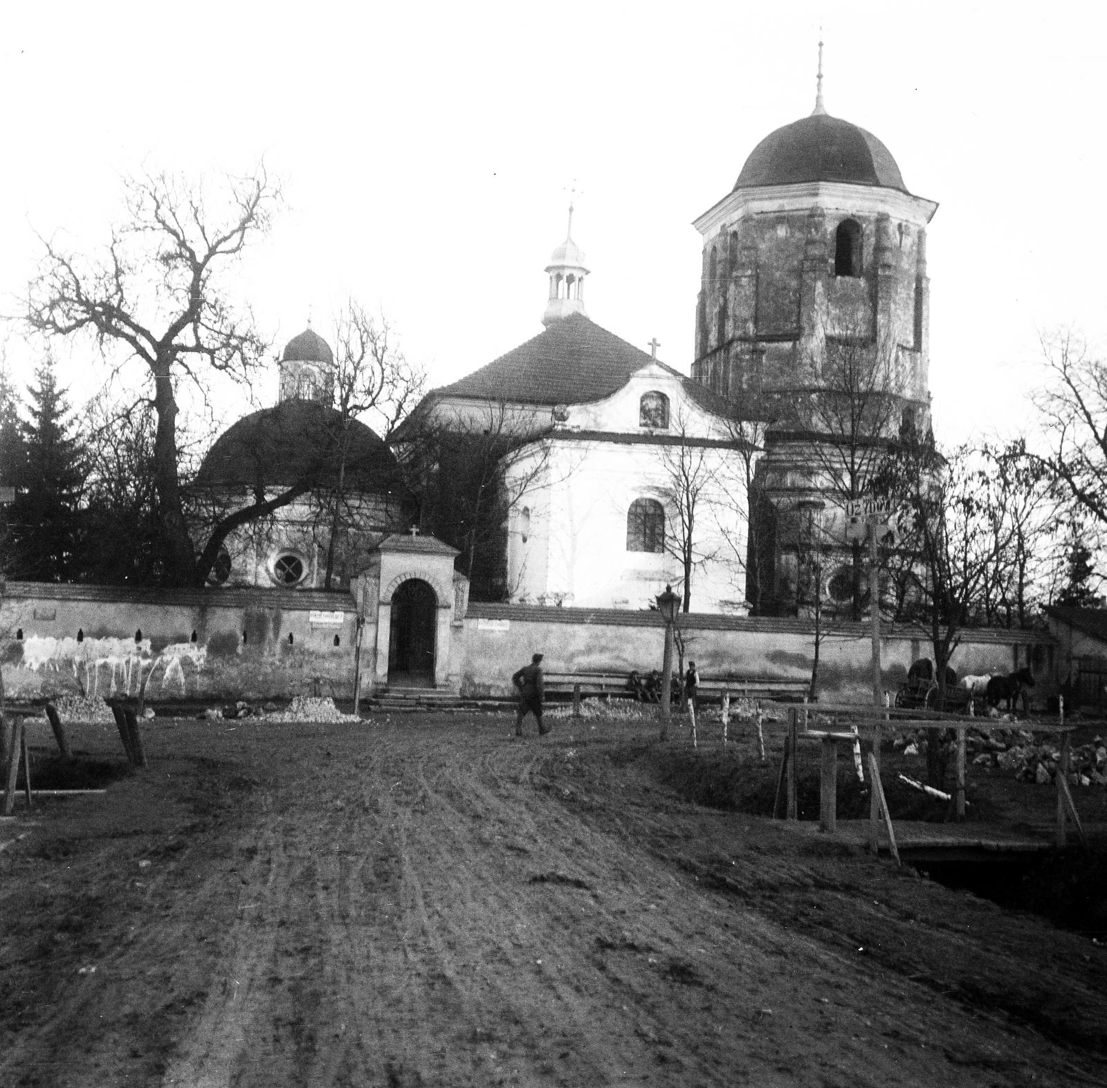 Ukraine, Oleszko, Szentháromság-templom., 1917, Urbánné dr. Lux Judit, dirt road, church, photo aspect ratio: square, Greek Orthodox Church, Fortepan #294724