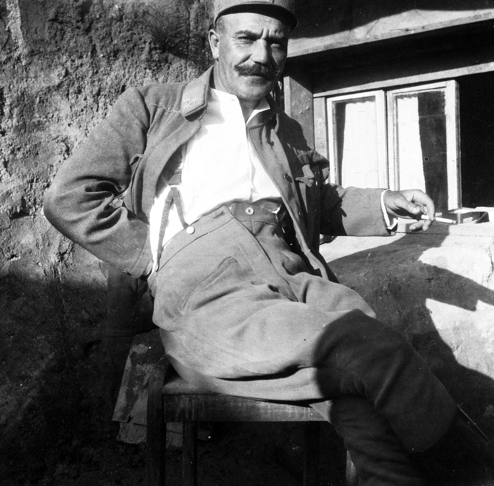 1917, Urbánné dr. Lux Judit, smoking, photo aspect ratio: square, soldier, First World War, Fortepan #294728