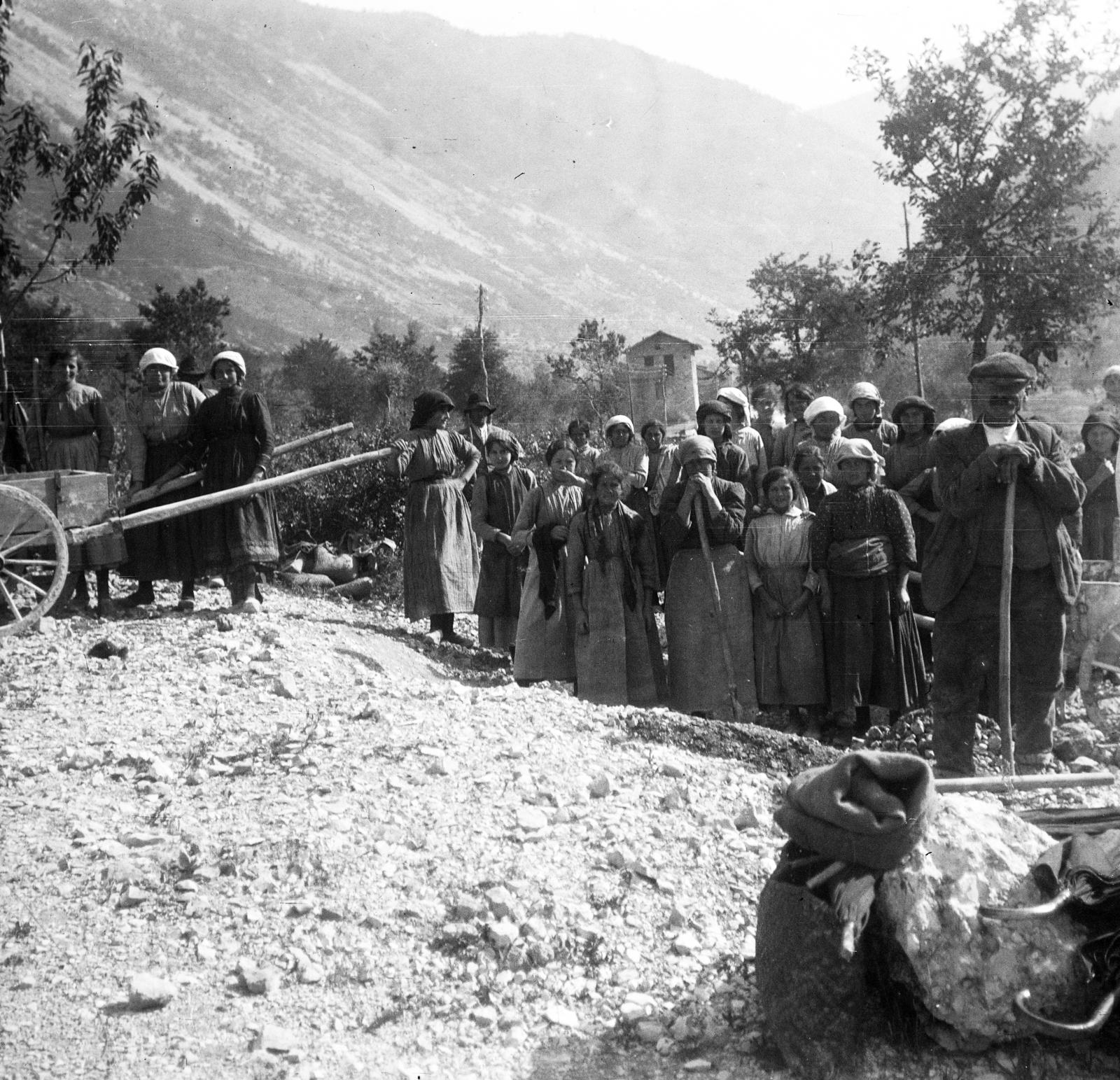 1918, Urbánné dr. Lux Judit, Lux Gyula, sokadalom, képarány: négyzetes, Fortepan #294756