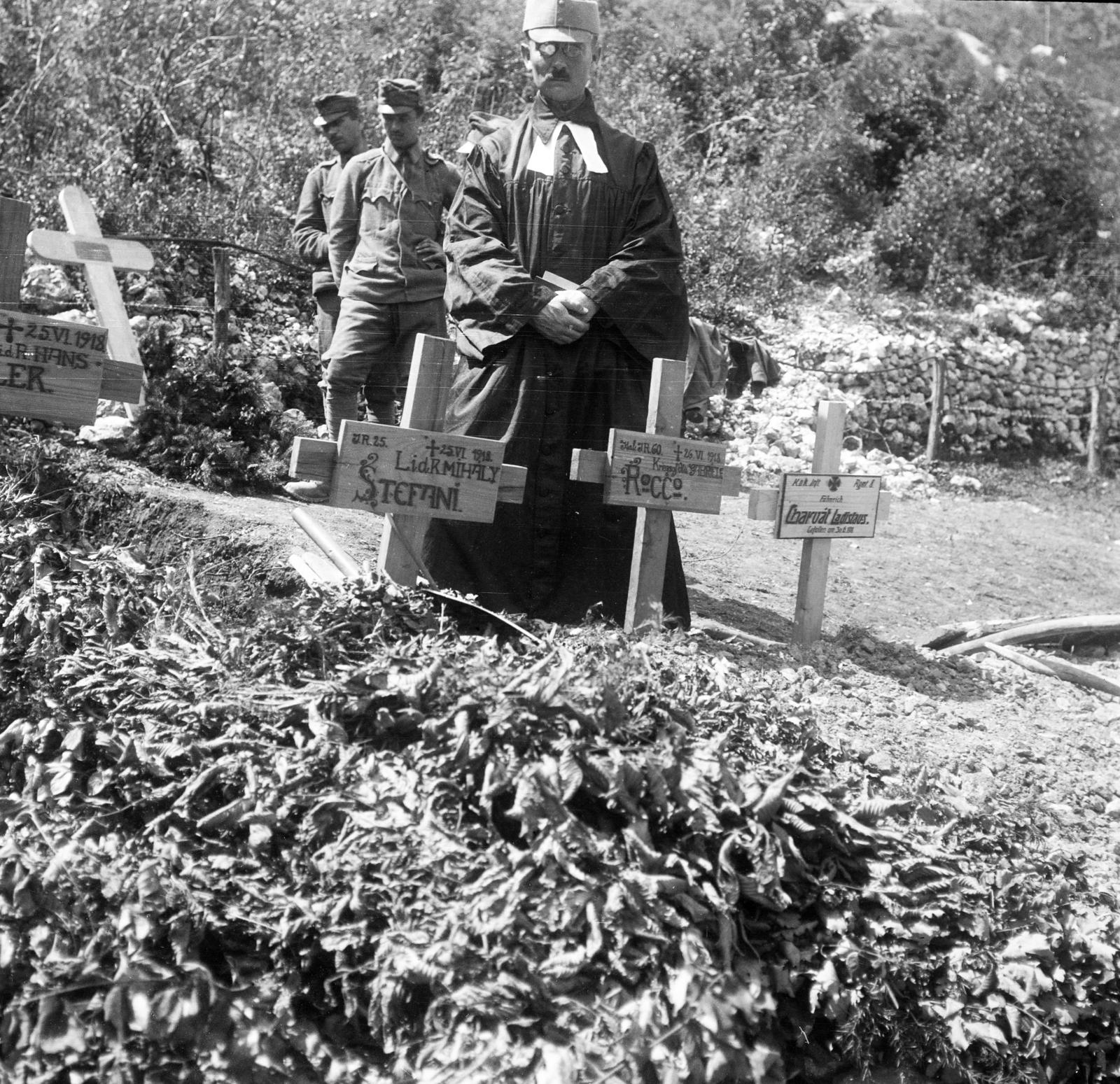 1918, Urbánné dr. Lux Judit, Lux Gyula, Best of, képarány: négyzetes, lelkész, fejfa, temető, Fortepan #294760