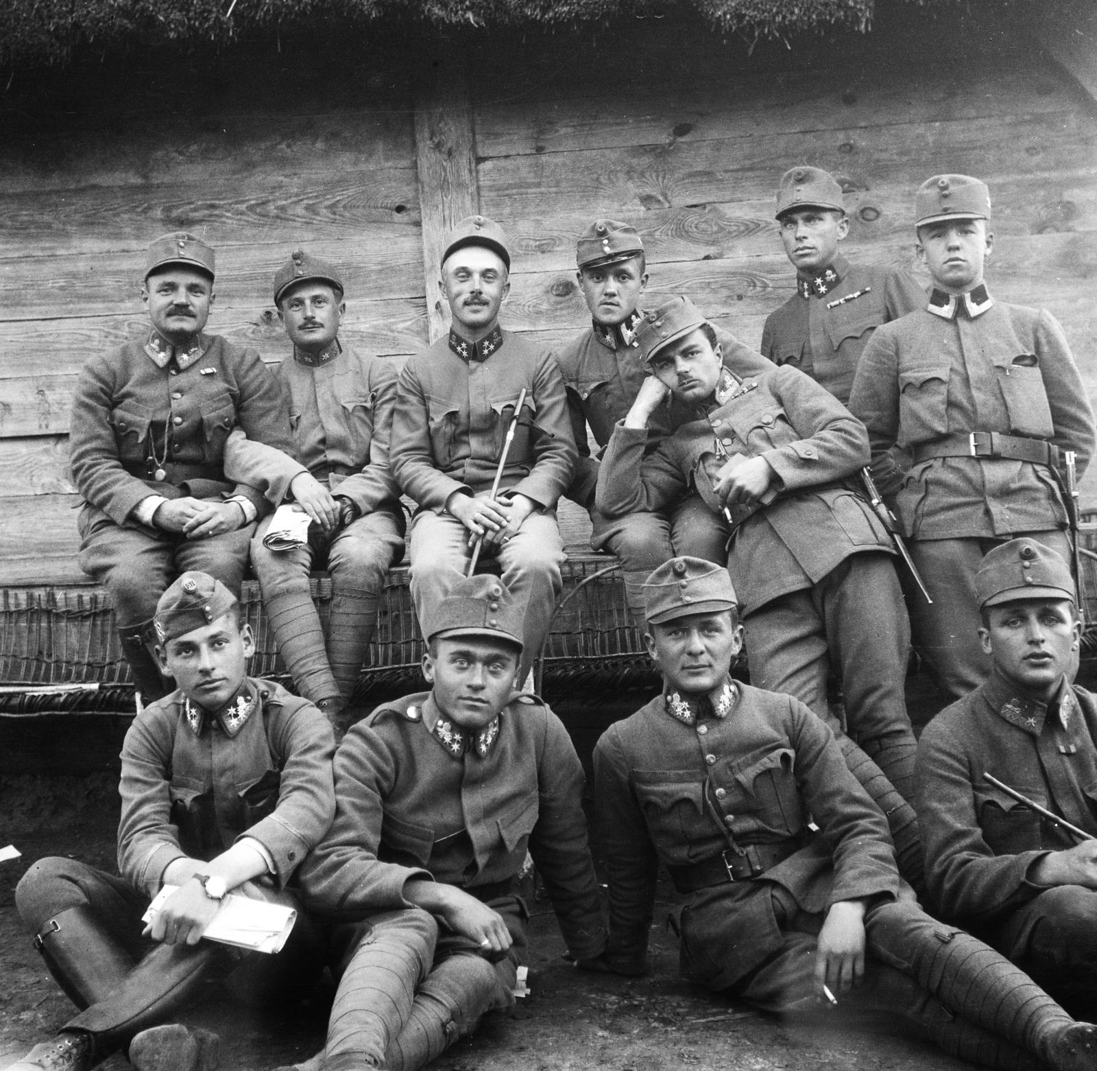 1916, Urbánné dr. Lux Judit, Lux Gyula, Best of, könyökölni, első világháború, katona, csoportkép, Fortepan #294769