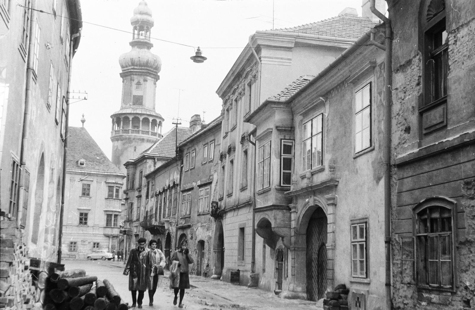 Hungary, Sopron, Kolostor utca a Fő (Beloiannisz) tér felé nézve, háttérben a Tűztorony., 1963, Szilágyi Lajosné, Fortepan #294802