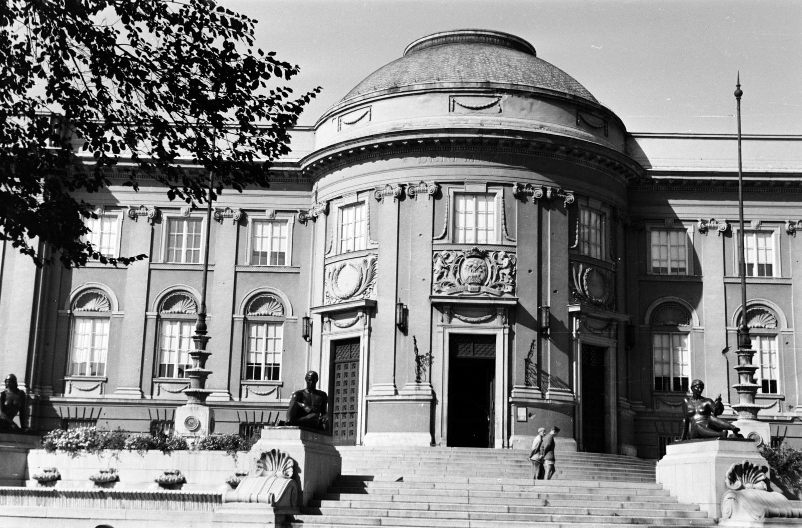Magyarország, Debrecen, Déri tér 1., Déri Múzeum., 1967, Szilágyi Lajosné, Fortepan #294810
