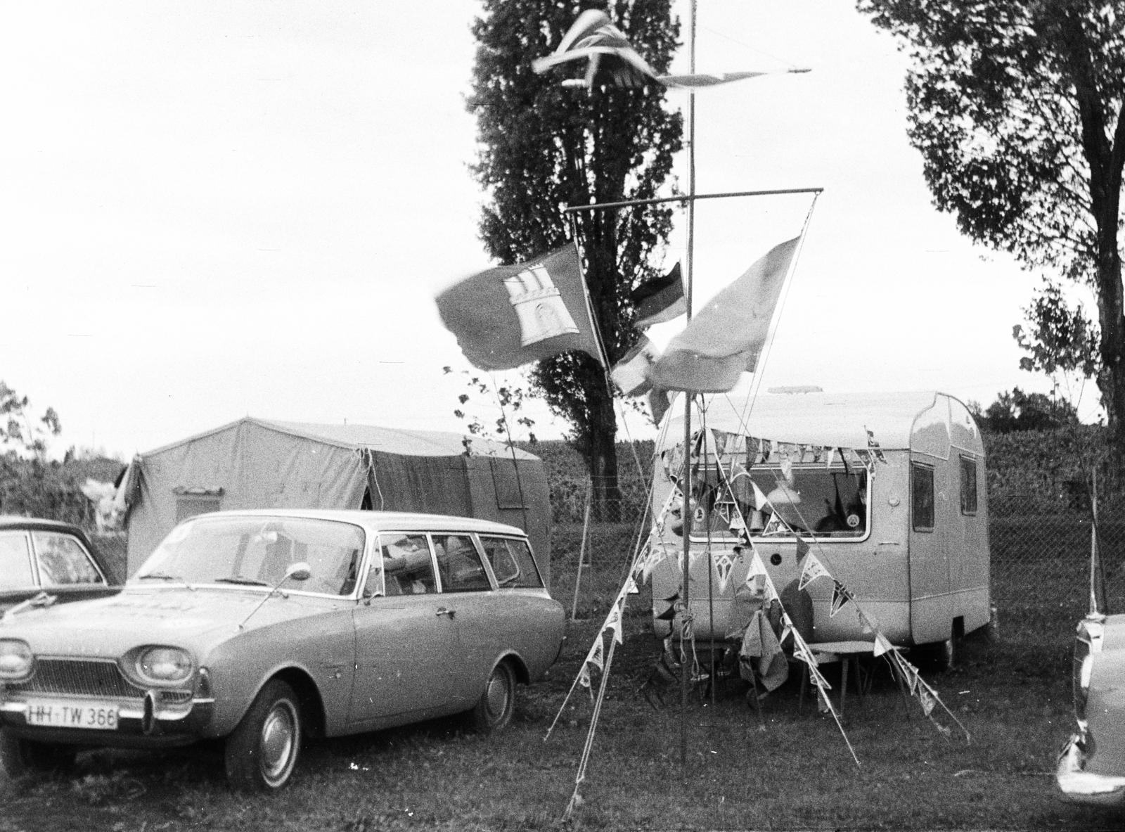 1964, Szilágyi Lajosné, caravan, Ford-brand, flag, Fortepan #294814