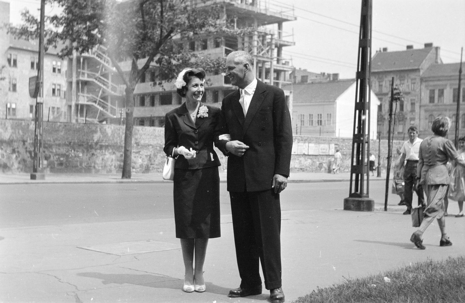 Hungary, Budapest VIII., Harminckettesek tere, a háttérben jobbra a Rigó utca épületei., 1959, Szilágyi Lajosné, Budapest, Fortepan #294818