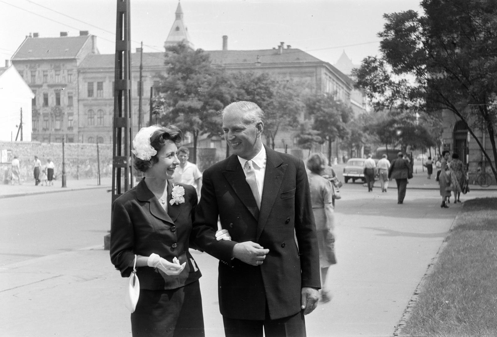 Magyarország, Budapest VIII., Harminckettesek tere, szemben a Baross utca., 1959, Szilágyi Lajosné, Budapest, Fortepan #294820
