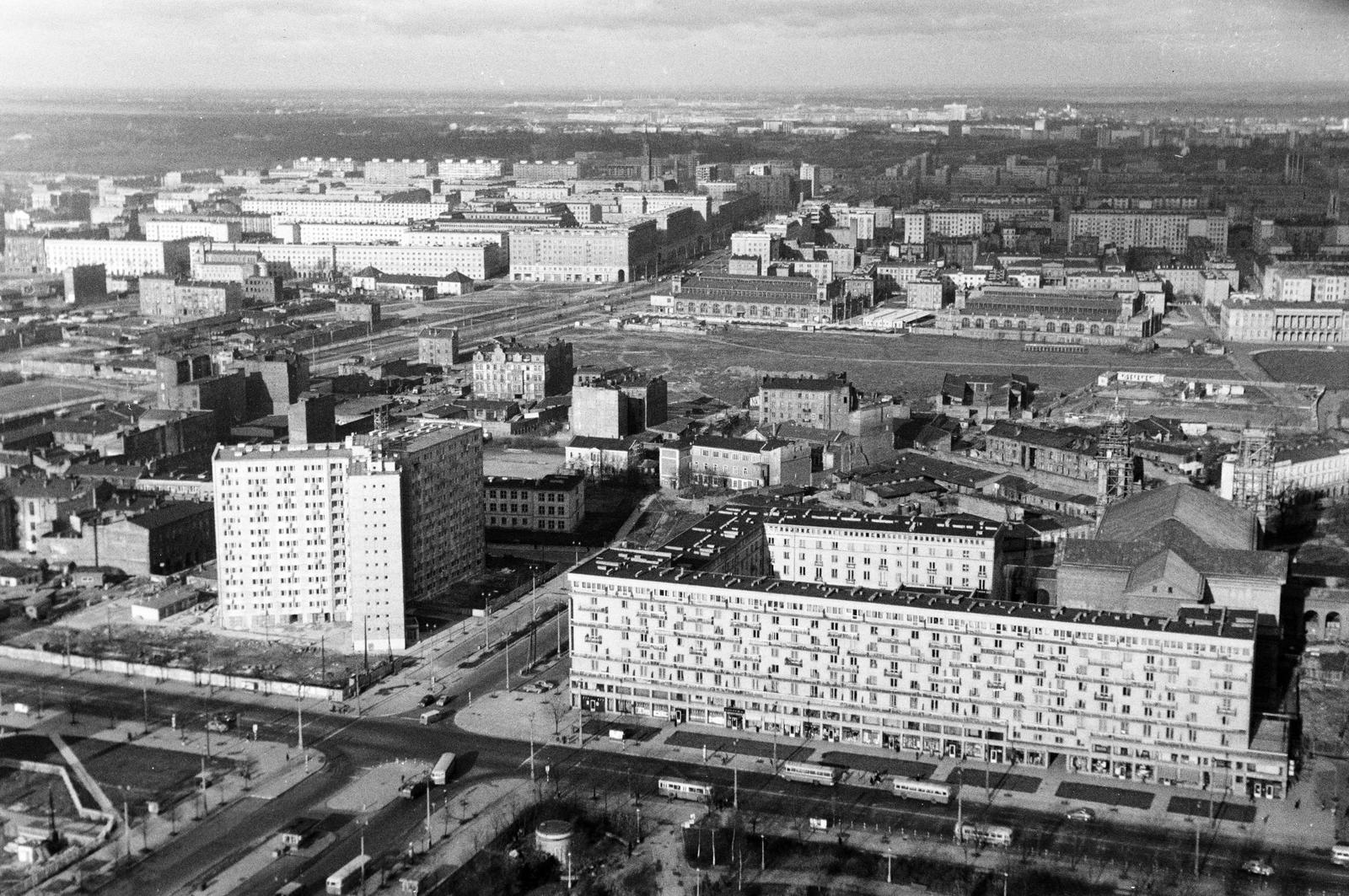 Poland, Warsaw, látkép a Kultúra és Tudomány Palotájából északnyugat felé, az előtérben balra az ulica Emilii Plater - ulica Swietokrzyska kereszteződés., 1964, Szilágyi Lajosné, Fortepan #294869
