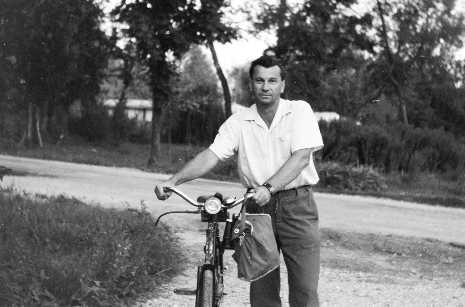 1964, Szilágyi Lajosné, bicycle, Fortepan #294873