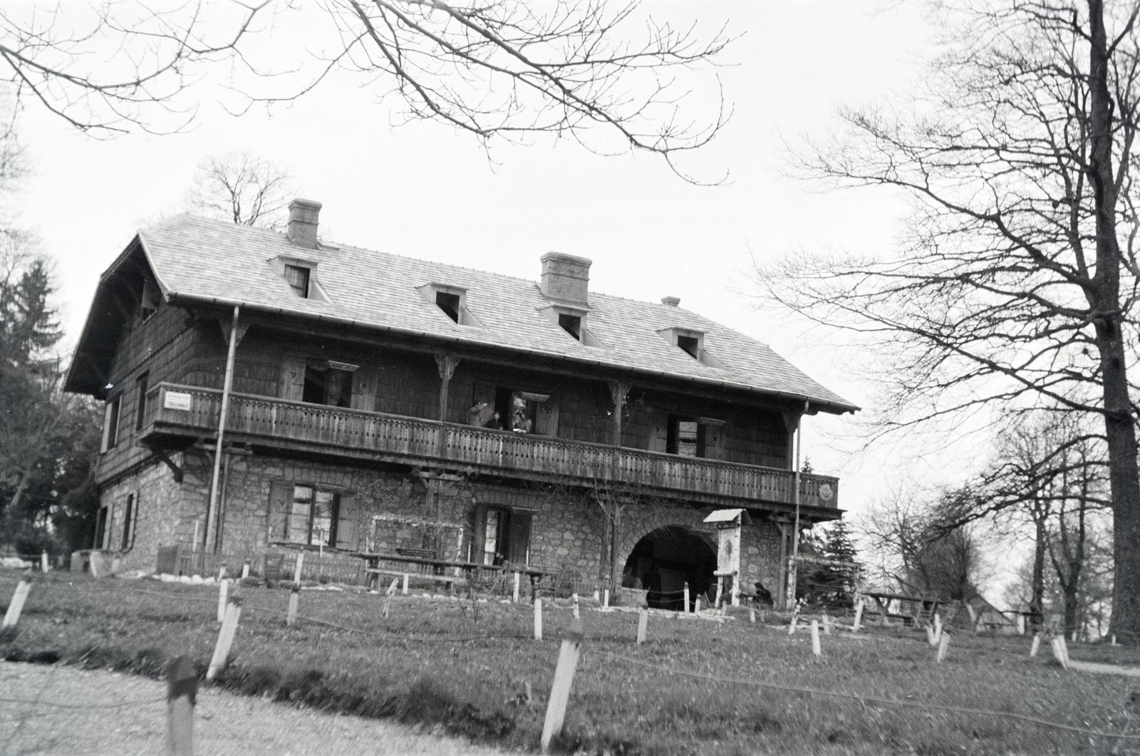 Magyarország, Csesznek, Gézaháza, turistaház., 1966, Szilágyi Lajosné, Fortepan #294886