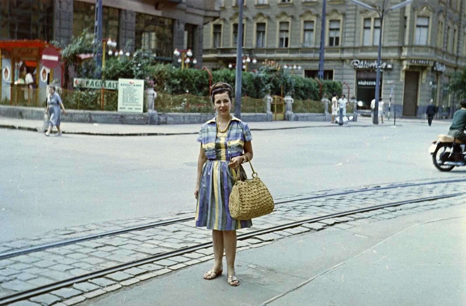 Hungary, Szombathely, Széll Kálmán (Savaria) utca, a felvétel a Király (Bajcsy-Zsilinszky) utca sarkán készült, balra a Savaria Nagyszálló., 1963, Szilágyi Lajosné, Fortepan #294920