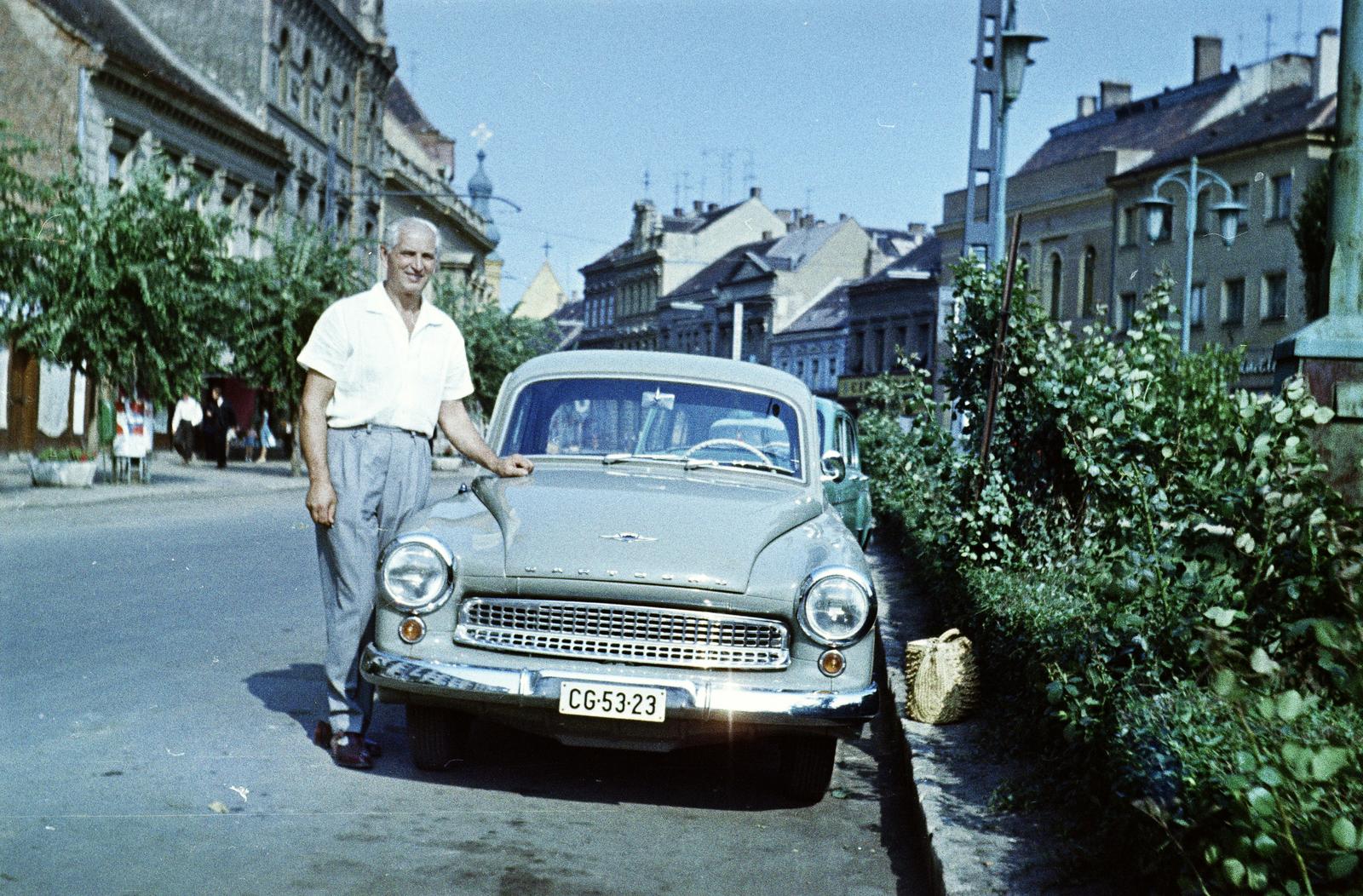Hungary, Szombathely, Fő (Köztársaság) tér, háttérben az Árpád-házi Szent Erzsébet-templom (ferences templom) tornya látszik., 1963, Szilágyi Lajosné, colorful, number plate, Wartburg-brand, Fortepan #294921