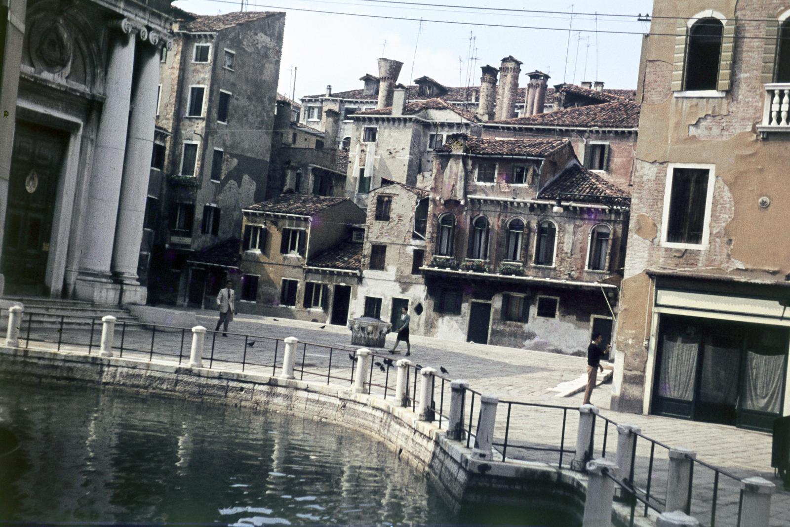 Olaszország, Velence, Rio della Maddalena, szemben a Campo della Maddalena, és ott balra a Chiesa di Santa Maria Maddalena., 1968, Szilágyi Lajosné, Fortepan #294947