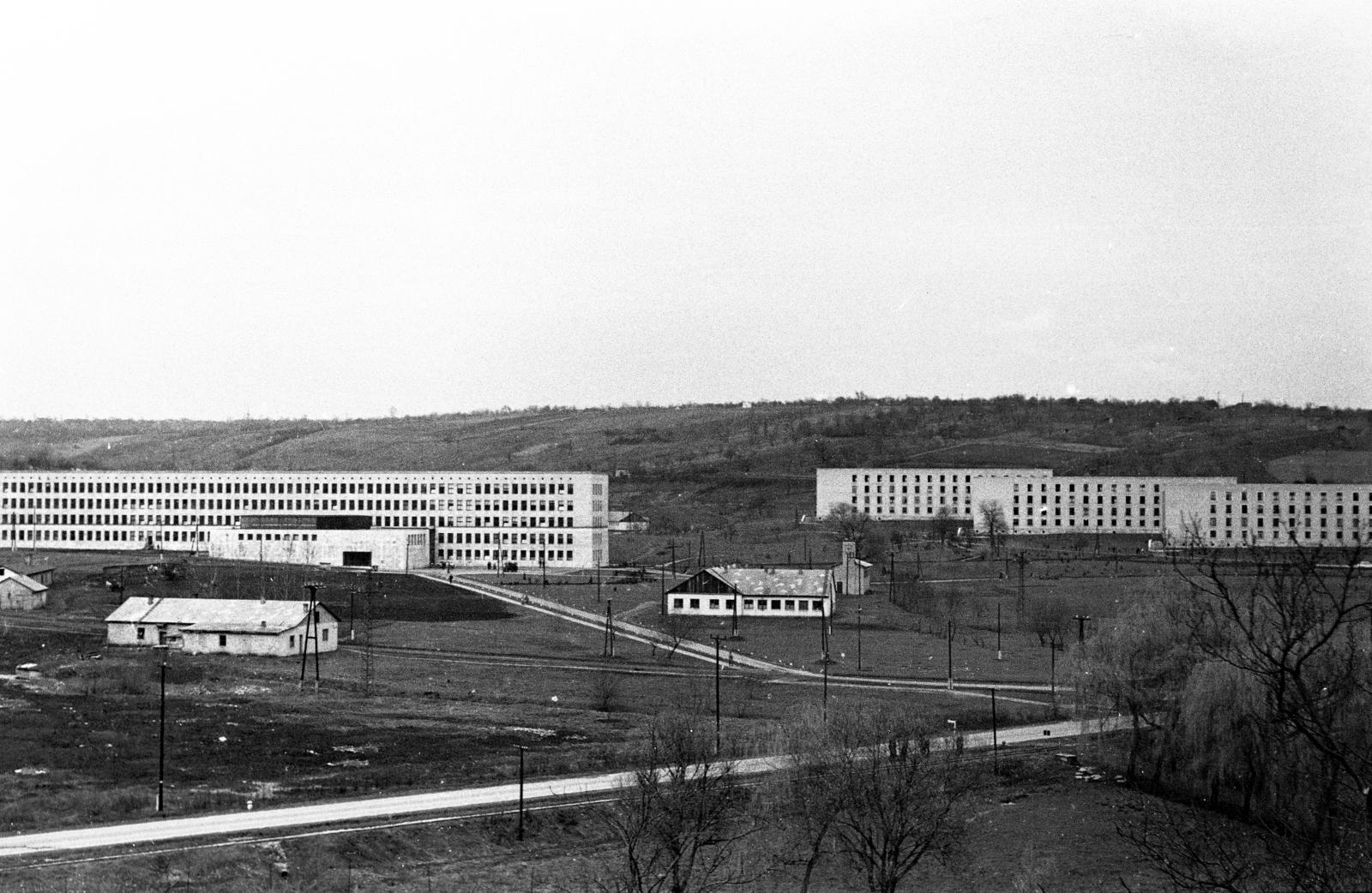 Hungary, Miskolc, Egyetemváros, Nehézipari Műszaki Egyetem (később Miskolci Egyetem), balra a főépület., 1958, Török Kálmán, Fortepan #294958