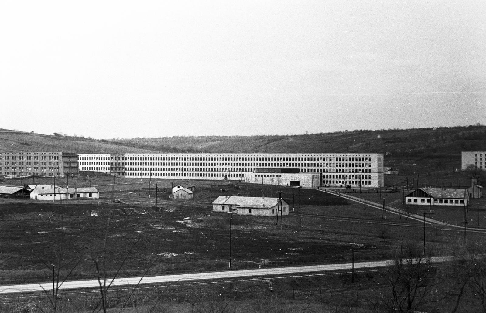 Hungary, Miskolc, Egyetemváros, Nehézipari Műszaki Egyetem (később Miskolci Egyetem), középen a főépület., 1958, Török Kálmán, modern architecture, Fortepan #294959