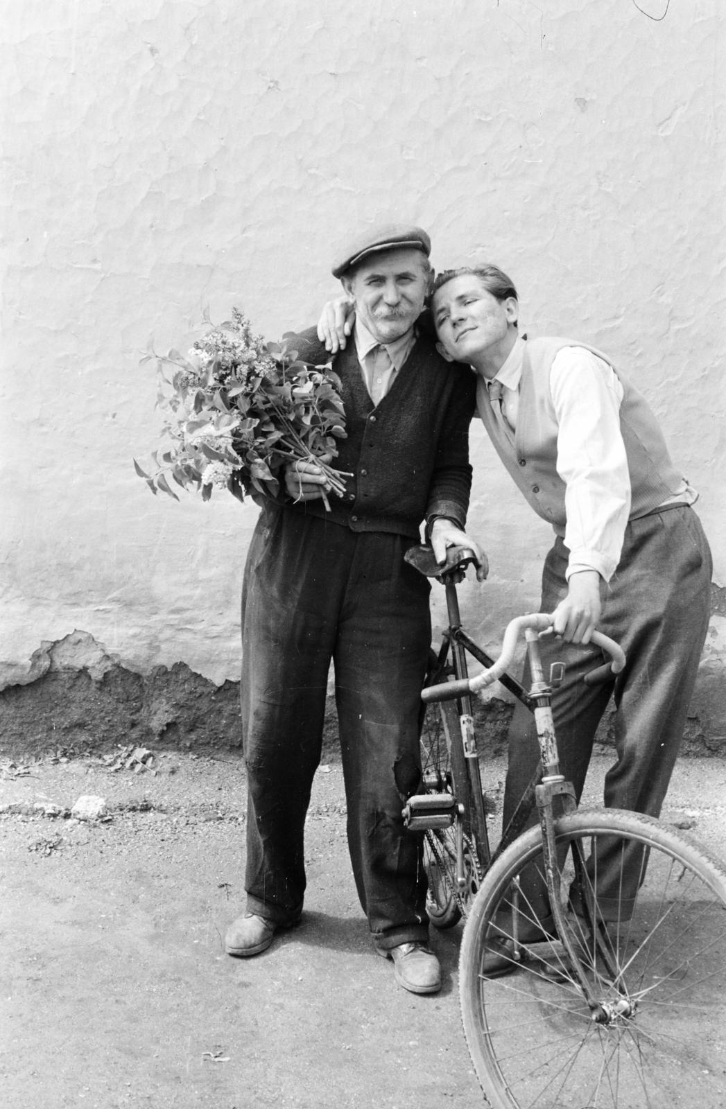 1955, Török Kálmán, Best of, bouquet, boy, fondness, bicycle, Fortepan #294973