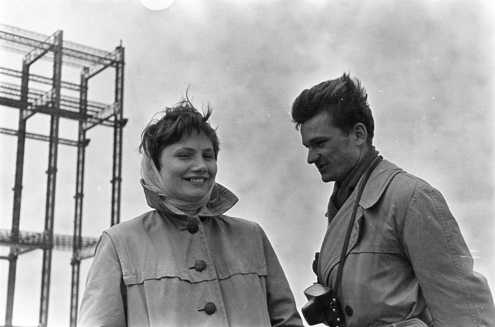1959, Török Kálmán, fényképezőgép, mosoly, ballonkabát, Fortepan #295006
