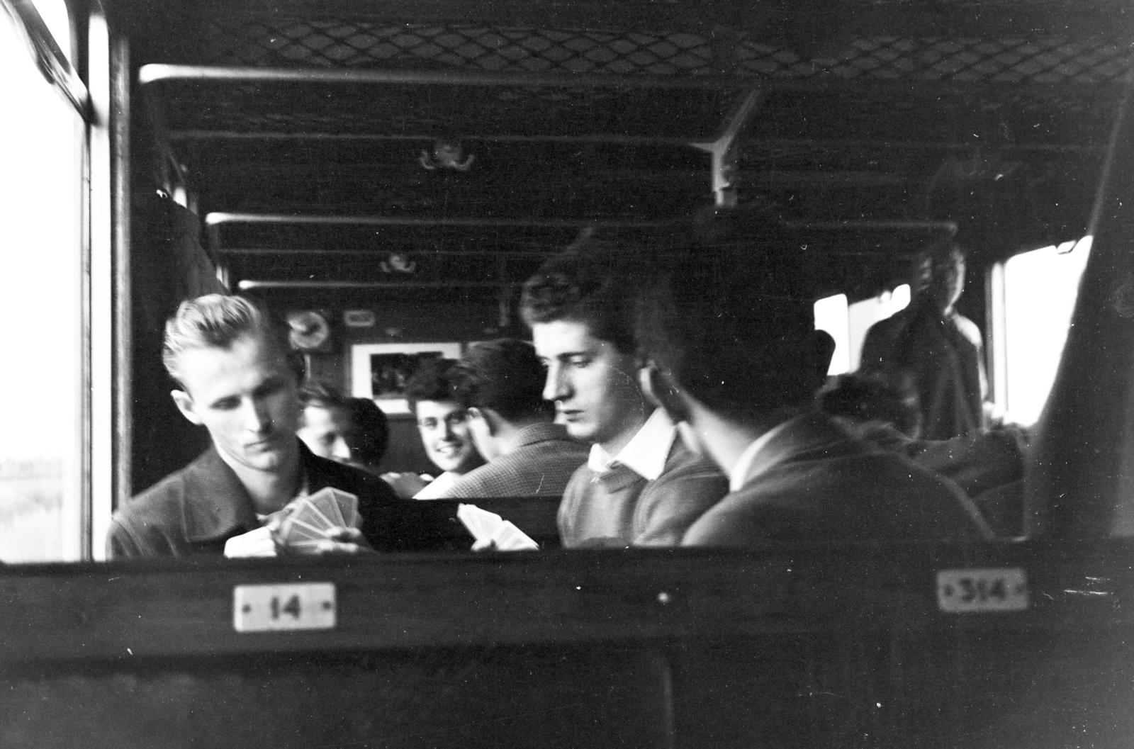 1960, Török Kálmán, Conga line, card game, Fortepan #295025