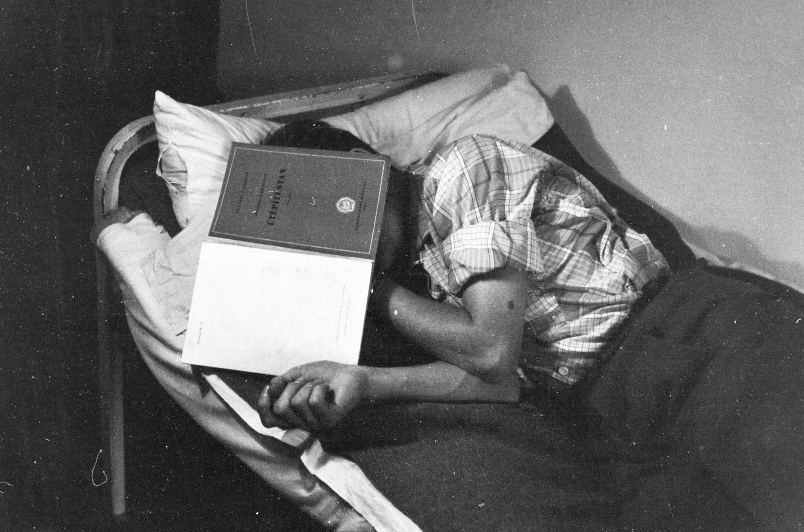 1960, Török Kálmán, humour, book, road construction, berth, Fortepan #295027