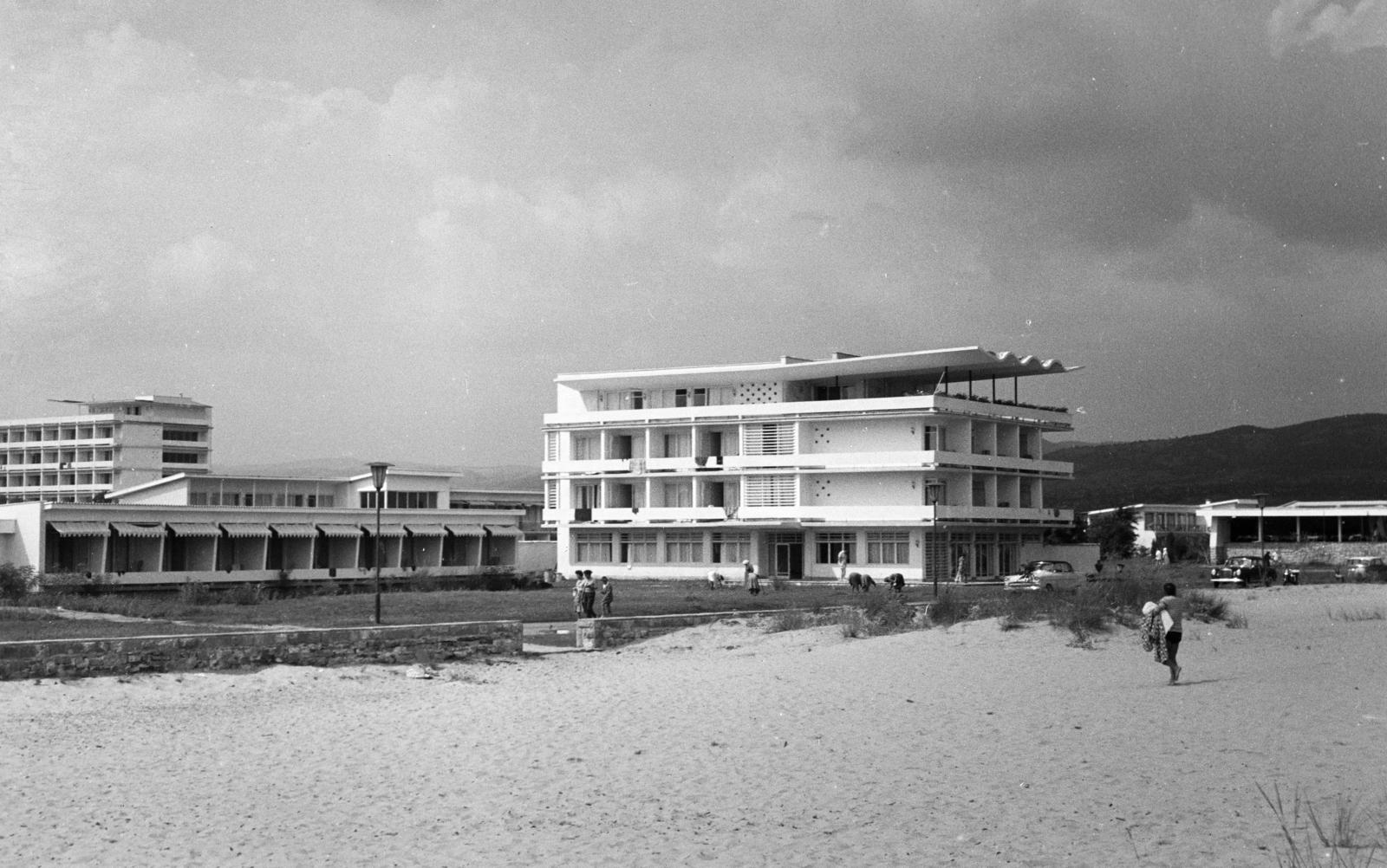 Bulgaria, Nesebar, Napospart, Hotel Csajka., 1963, Török Kálmán, Fortepan #295077