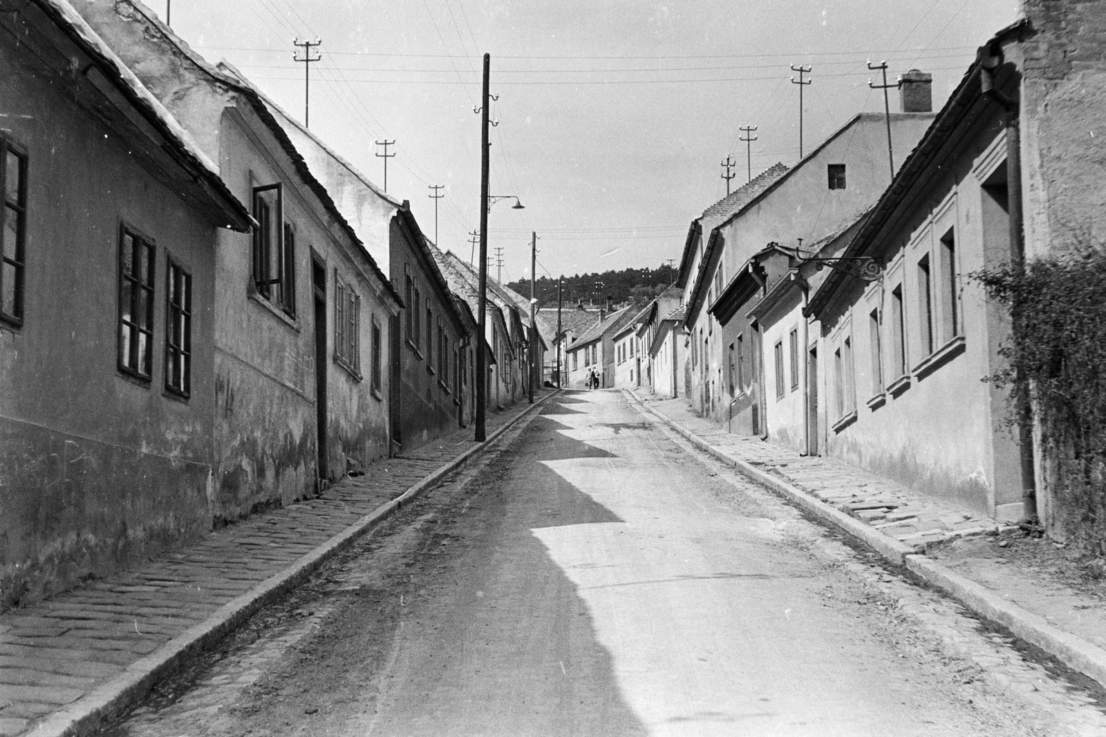 Magyarország, Pécs, István utca., 1964, Török Kálmán, utcakép, tetőantenna, lejtő, Fortepan #295090