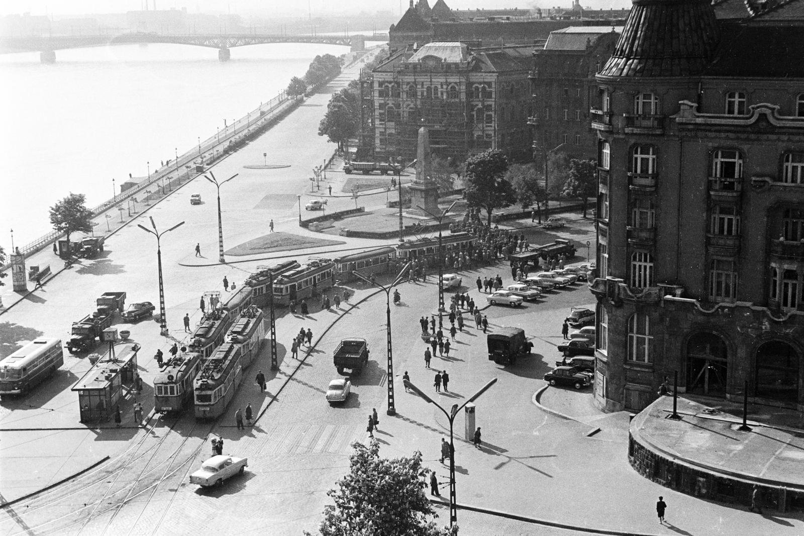 Hungary, Budapest XI., kilátás a Szent Gellért tér és a Duna felé. A távolban a Petőfi híd., 1964, Török Kálmán, picture, traffic, Budapest, Fortepan #295109