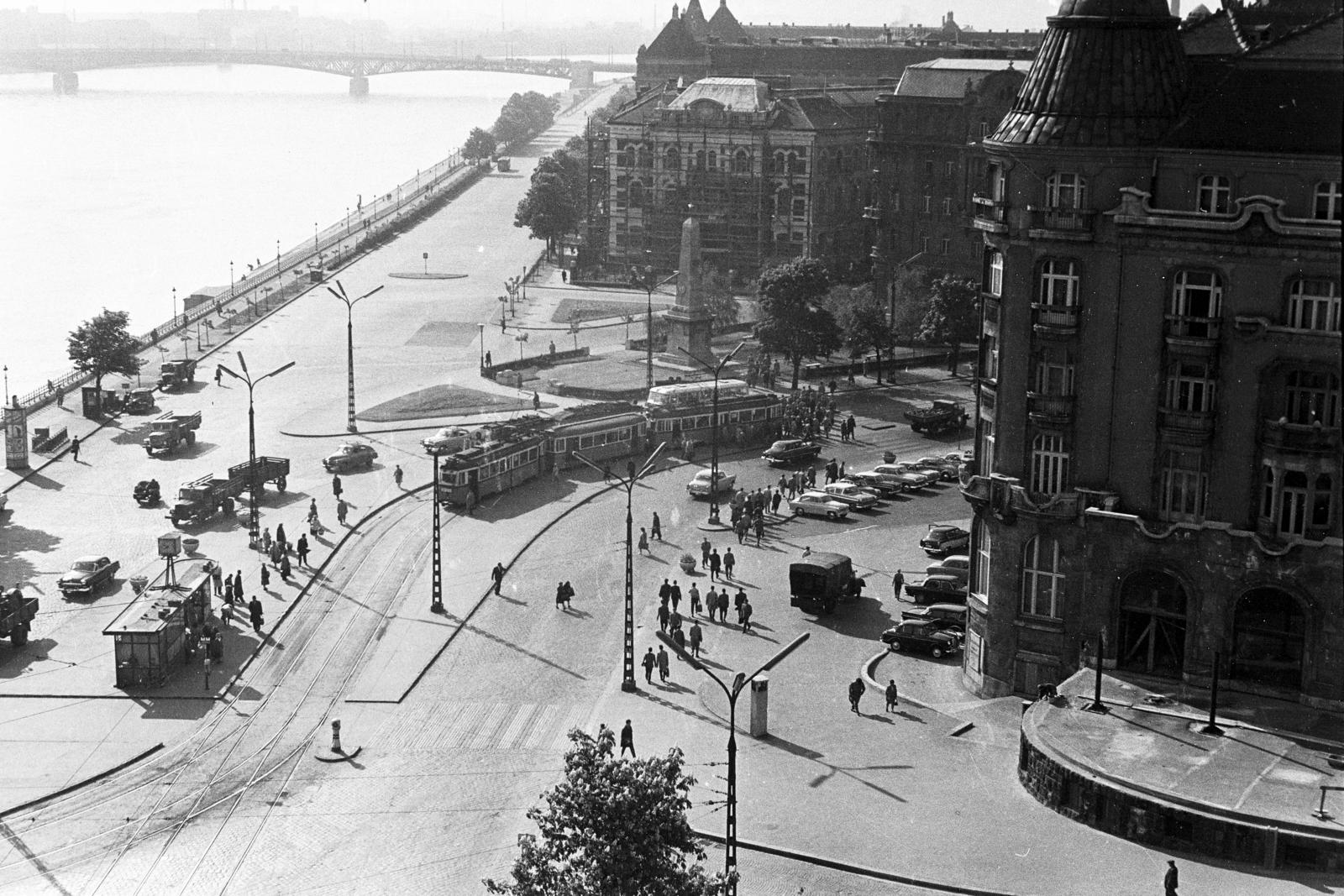 Hungary, Budapest XI., kilátás a Szent Gellért tér és a Duna felé, előtérben a Kelenhegyi út torkolata. A távolban a Petőfi híd., 1960, Török Kálmán, Budapest, bird's eye view, tram, Fortepan #295113