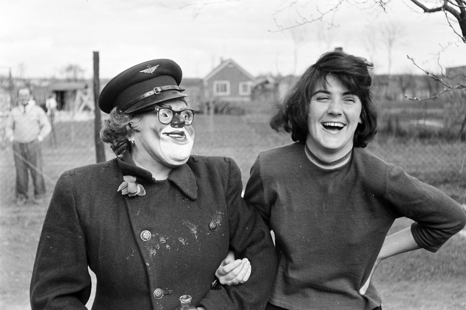 1964, Török Kálmán, railroader, fun, women, mask, Fortepan #295115