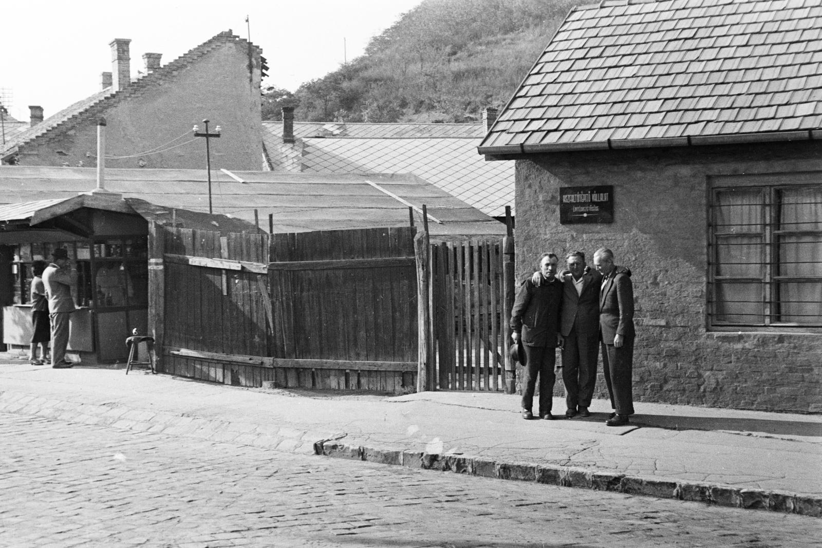1961, Török Kálmán, three people, hat in hand, Fortepan #295133