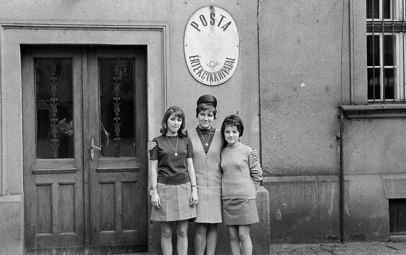 1969, Tóth Lajos, Best of, hárman, konty, nők, átkarol, posta, Fortepan #295223
