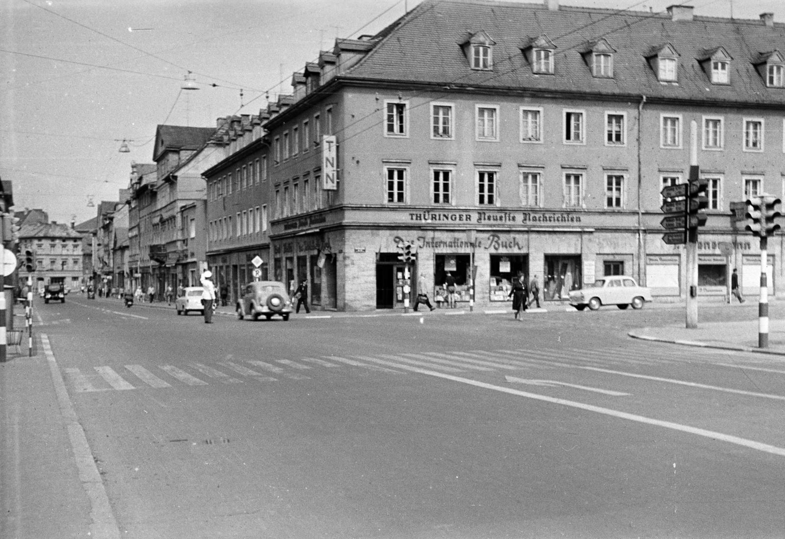 Germany, Weimar, Goetheplatz, balra szemben a Karl-Liebknecht-Straße., 1966, Bessenyei István, Fortepan #295261