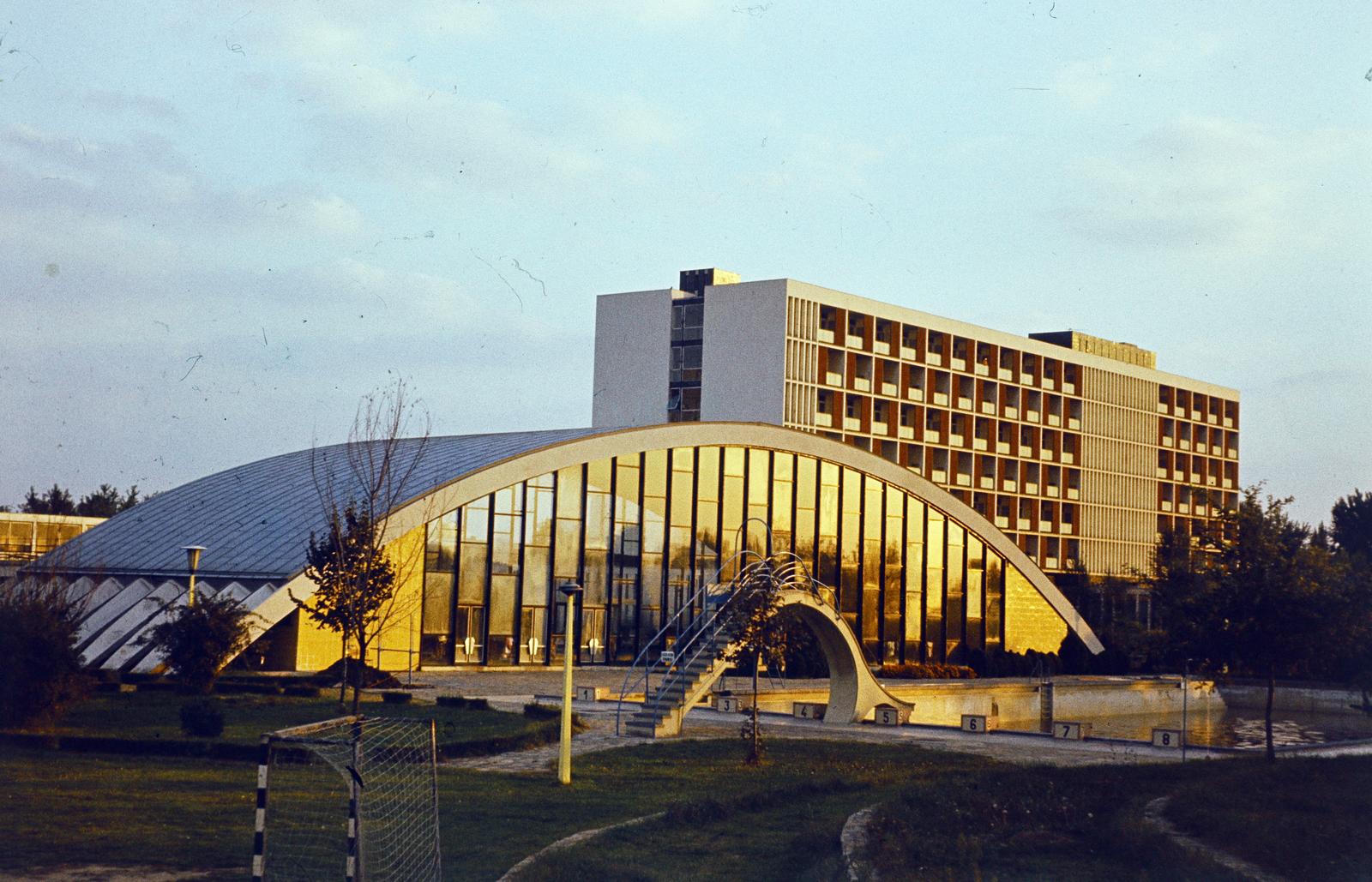 Magyarország, Hajdúszoboszló, Mátyás király sétány 10. (Lenin utca), a SZOT Béke Gyógyüdülő., 1979, Donát Bálint, Fortepan #295286