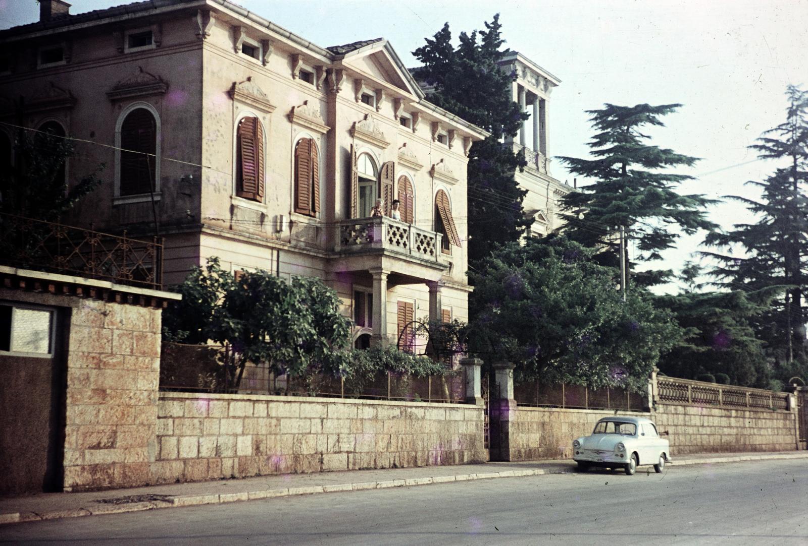 Croatia,Adriatic Sea, Rovinj, Obala Giordana Paliage 4. számú épület., 1965, Donát Bálint, colorful, Yugoslavia, Fortepan #295289