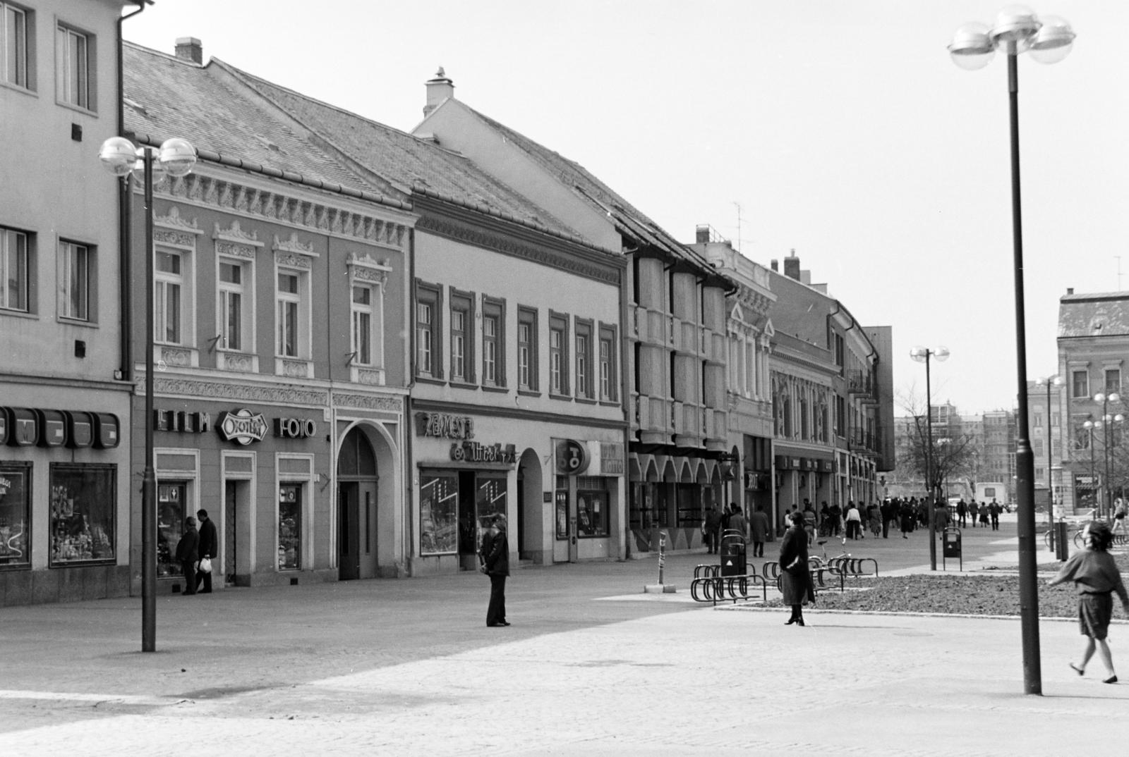 Hungary, Szombathely, Fő (Köztársaság) tér., 1985, Fortepan/Album092, bicycle holder, Fortepan #295376