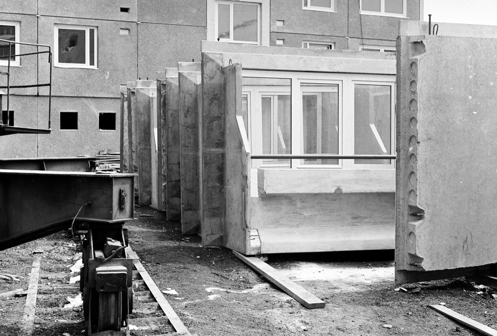 Hungary, Győr, Marcalváros (Kun Béla lakótelep), Illyés Gyula (Dömötör Ferenc) utca, a 3., 4., 5. számú ház építkezése., 1983, Fortepan/Album092, Fortepan #295386