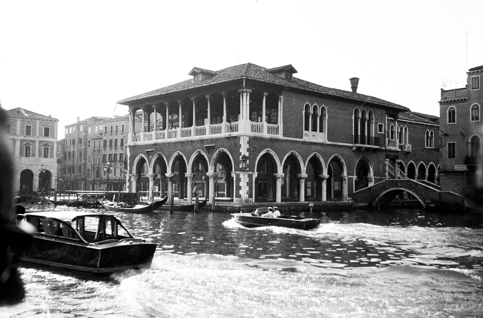 Italy, Venice, Canal Grande, Rialto piac (Mercato di Rialto)., 1964, Gyertyán Balázs, Fortepan #295411