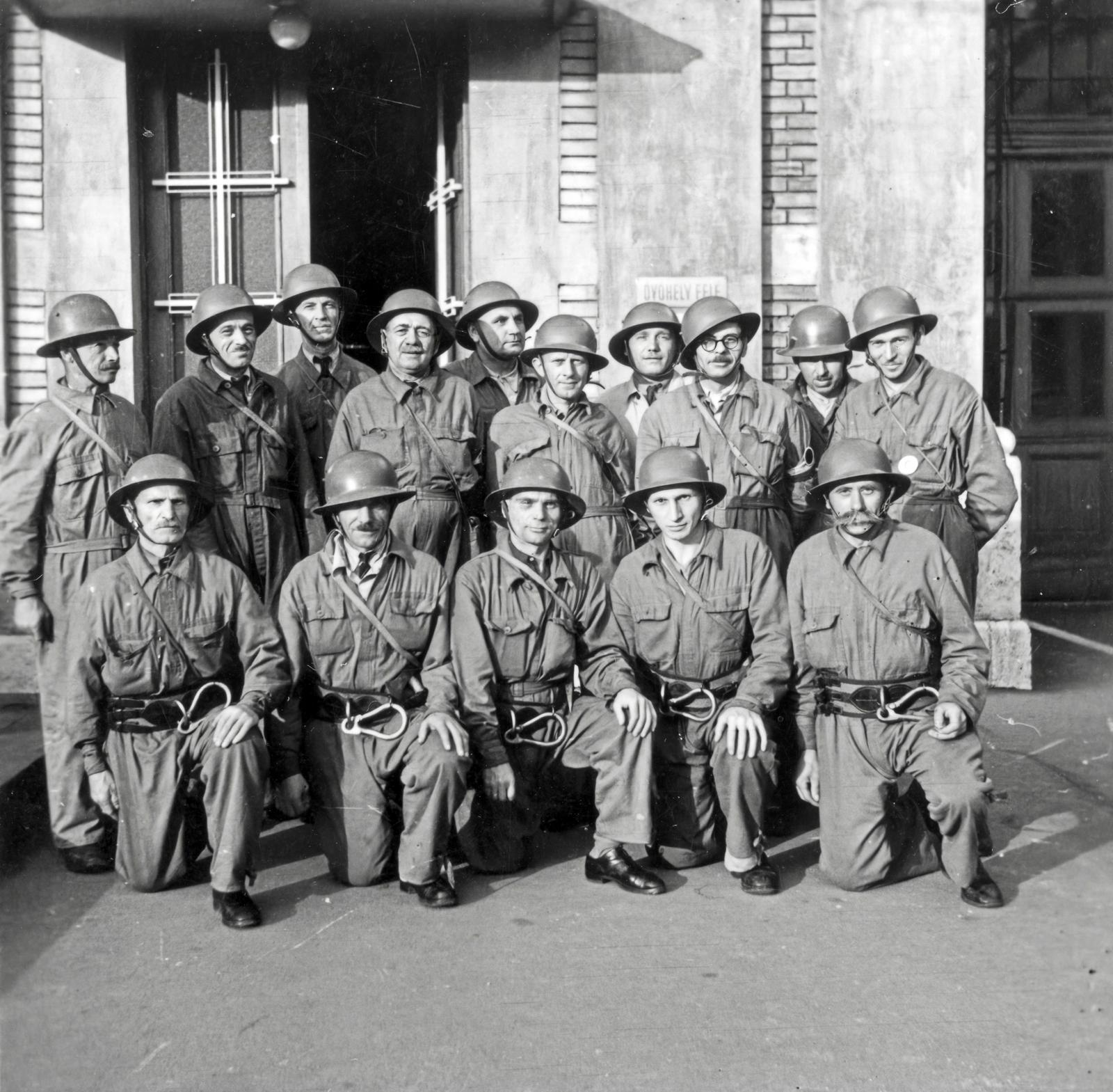 1943, Hózer Benjamin, helmet, air-rad shelter, label, firefighter, carabiner, Fortepan #295483